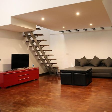밀라노 Cozy & Large Loft Famagosta 아파트 외부 사진