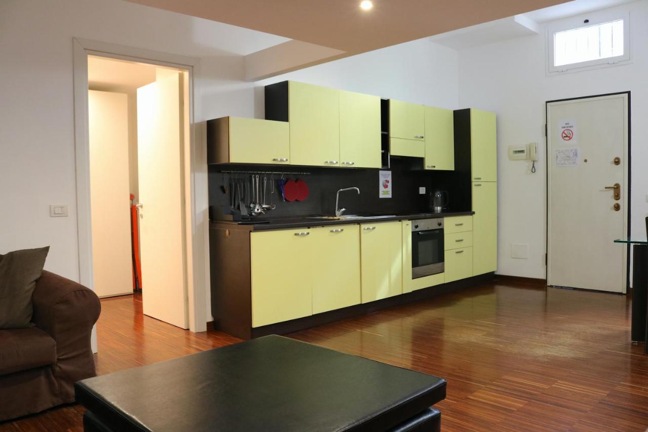 밀라노 Cozy & Large Loft Famagosta 아파트 외부 사진